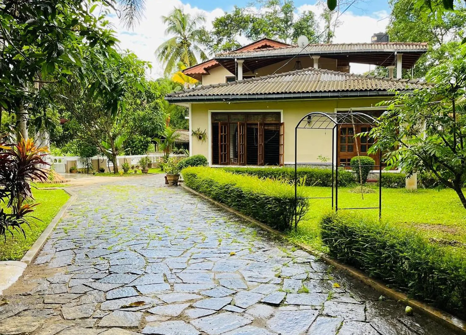 Kandy Living Homestay Villa